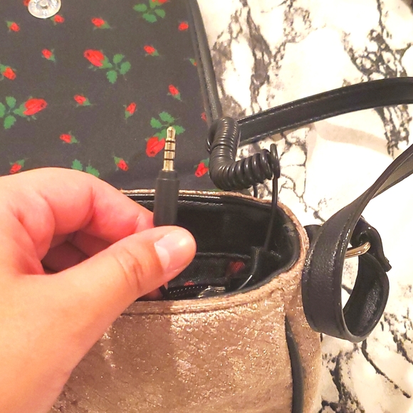 Betsey Johnson Wired Velvet Telephone Purse - Picture 4 of 10